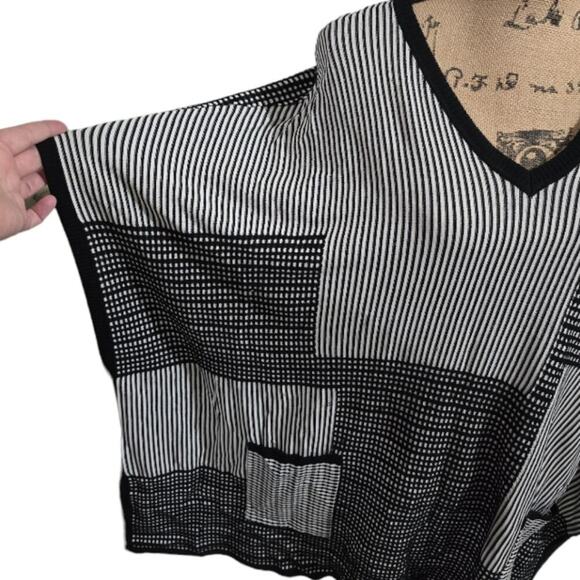 Chico's Black and White Oversized Patchwork Look Street Poncho‎ Size S / M - Picture 4 of 8